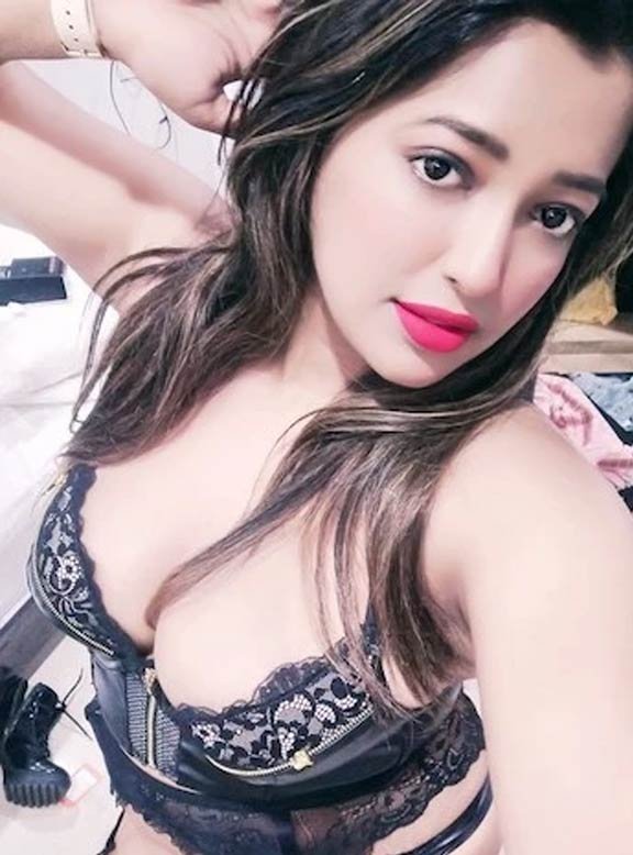 Vadodara aged housewife Call Girl
